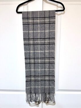 NWOT Enzo Mantovani Women’s Gray Plaid Fringe Scarf —Wool/ Cashmere Blend